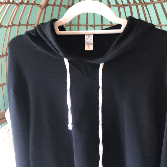 Cropped black hoodie - Picture 4 of 6